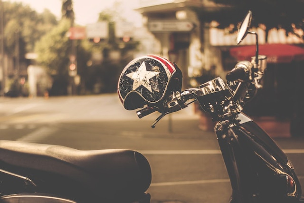 Jazda na motocyklu vs. na skuterze - wybór pomiędzy dwoma ikonami dwóch kółek