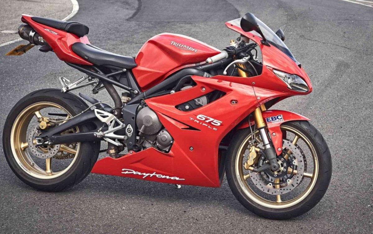 TRIUMPH DAYTONA 675