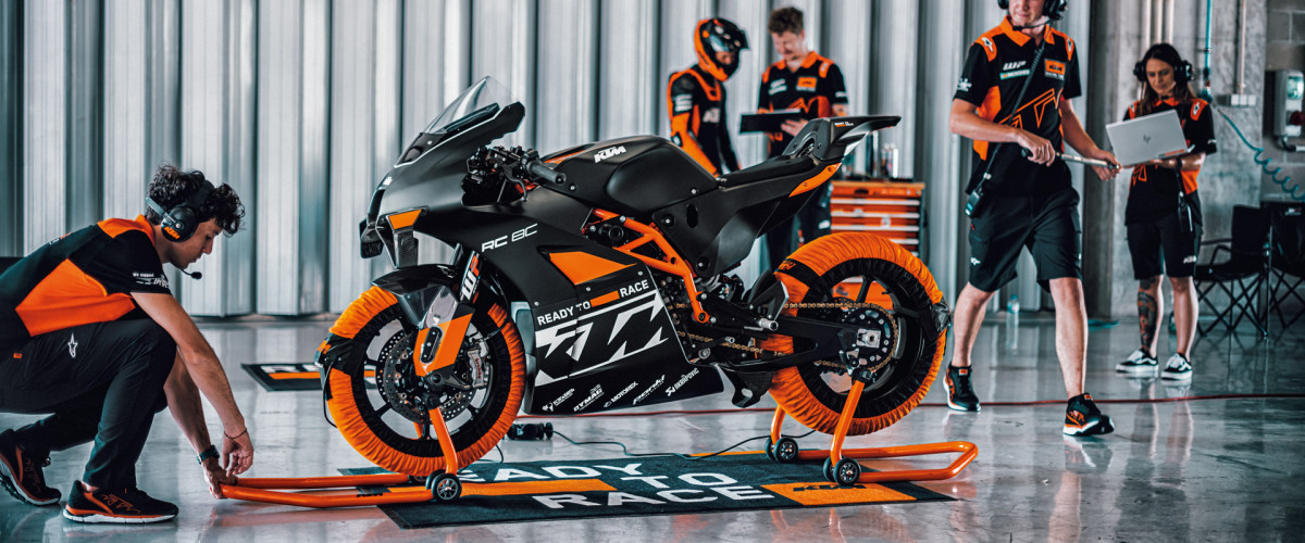 KTM RC 8C 2023 - gotowy do wyścigu na torze