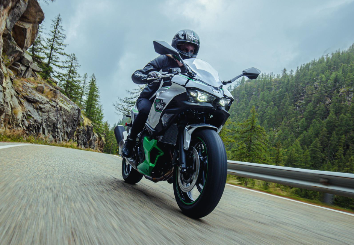 Motocykle hybrydowe – kompromis między ekologią a mocą
