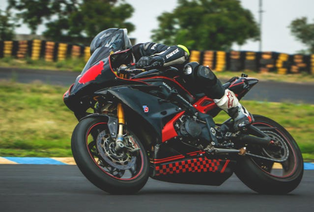 Porównanie odzieży motocyklowej: skóra vs. tekstylia