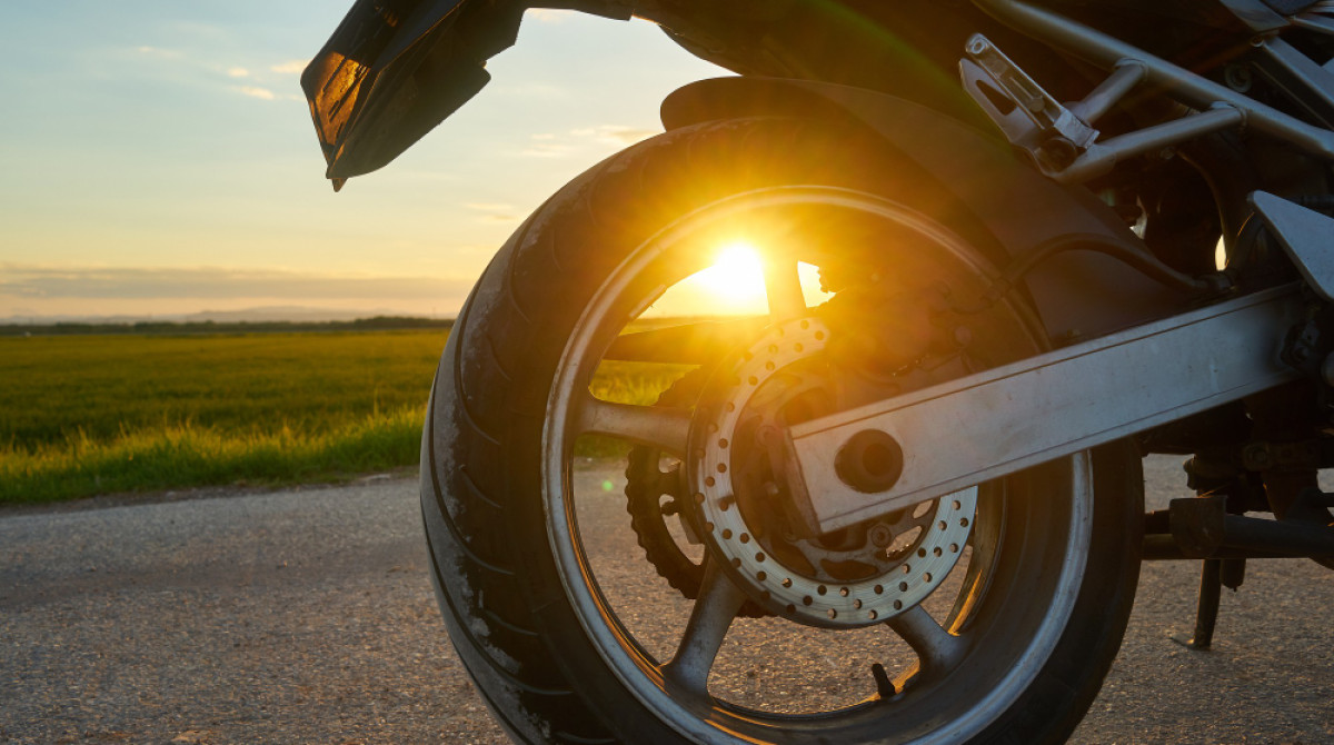 Jak zadbać o obręcze i gumy w motocyklu?