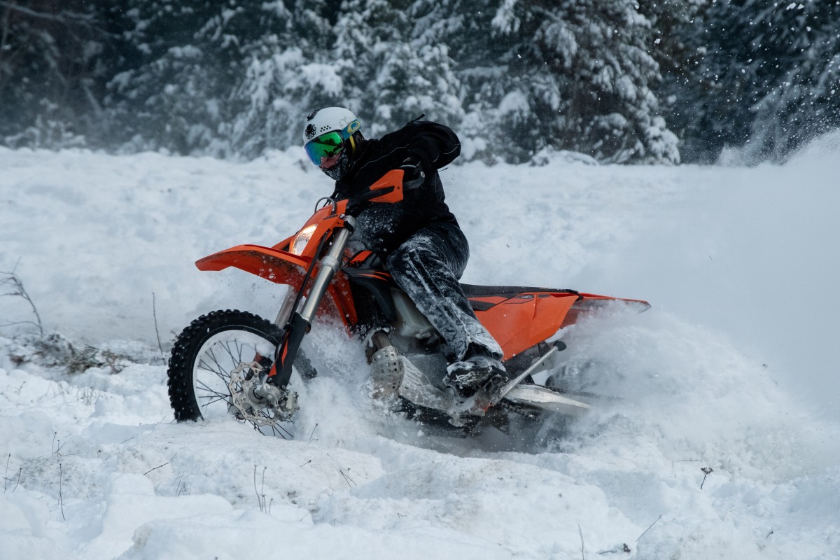 Jak zabezpieczyć motocykl na zimę?