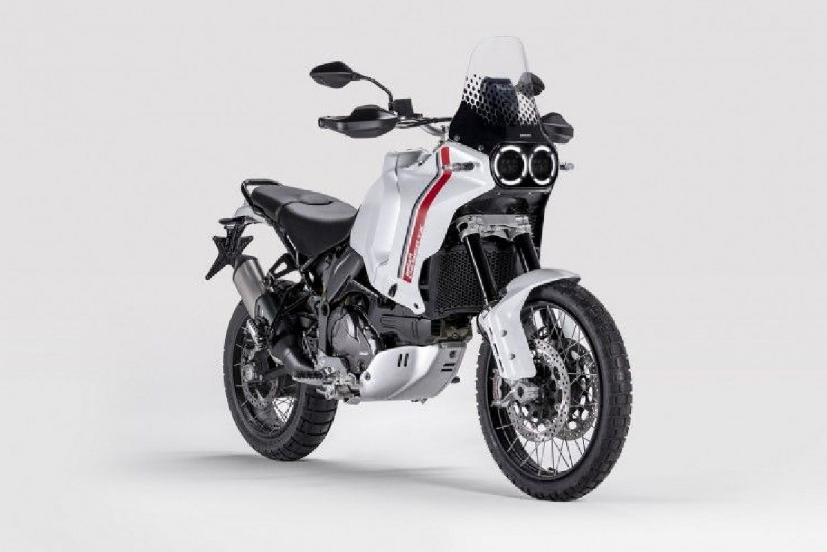 DUCATI Z NOWYM DESERTX JUŻ W MAJU 2022