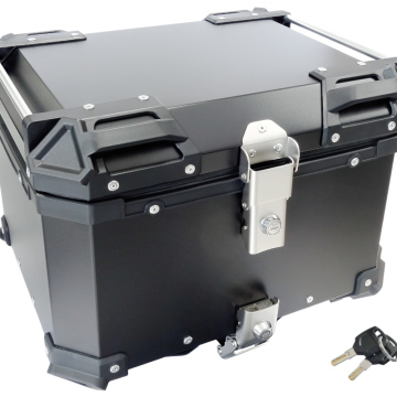 Kufer tylny czarny 46L