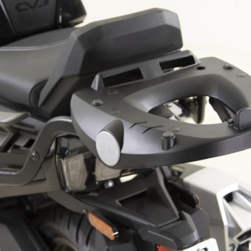 STELAŻ KUFRA CENTRALNEGO Z PŁYTĄ MONOLOC GIVI DO KYMCO CV3