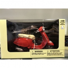 Model skutera Vespa P200 del Skala 1:12
