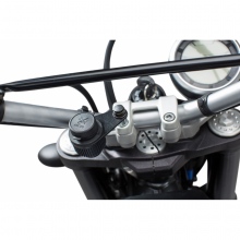 UCHWYT GNIAZDA ZAPALNICZKI NA KIEROWNICĘ ŚRUBA M10 SW-MOTECH